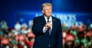 Belum Genap Satu Tahun Berkuasa Kebijakan Trump Guncang Panggung Politik Global