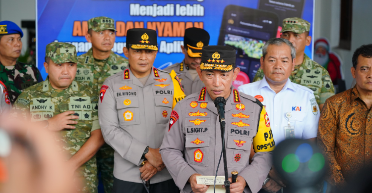 Waspada Cuaca Ekstrem Selama Nataru  Kapolri Minta Satgas Bencana Siaga Total