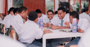 Dari Panjat Pinang Ke Bangku Sekolah Rakyat Jayapura