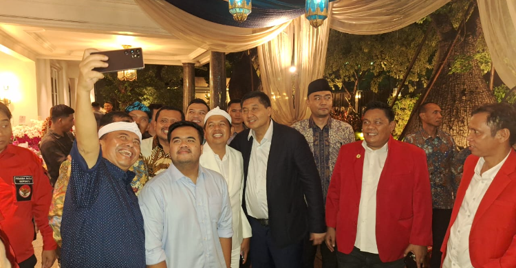 Dihadiri Ketum Partai Hingga Aktivis Cipayung Ara Gelar Open House Natal Sederhana  Sajian Menu UMKM