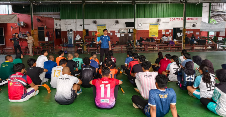 Masuk Kurikulum Sekolah  AFI Jakarta Gembleng Pelatih   Wasit Floorball