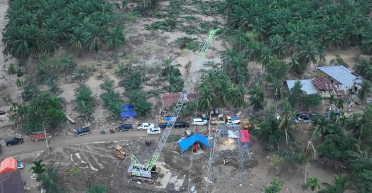 Modifikasi Crane Jadi Tower Darurat  Terobosan PLN Cepat Pulihkan Listrik Aceh