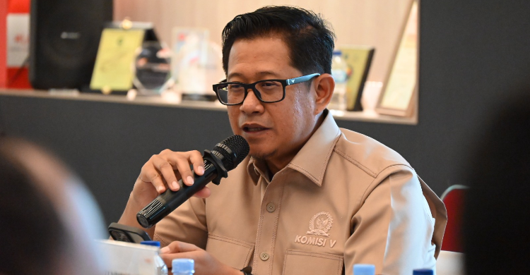 Penumpang Melonjak Saat Nataru  DPR Jempolin Kinerja Sektor Perkeretaapian