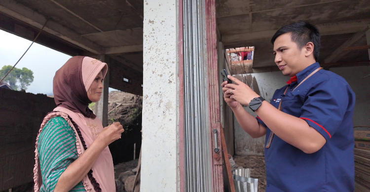 Pos Indonesia Salurkan BLTS Kesra Di Daerah Terdampak Bencana Banjir