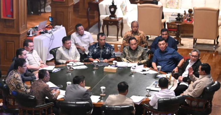 Baru Tiba Dari Luar Negeri  Prabowo Langsung Gelar Ratas Di Hambalang