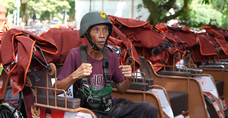 Becak Listrik Dari Prabowo  Harapan Penarik Lansia  Kami Dibesarkan Dari Becak