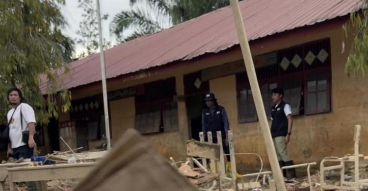Boleh Pakai Dana BOS Bersihkan Lumpur Banjir Di Sekolah  Ini Kata Mendikdasmen