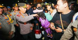 Cek Pengamanan Malam Tahun Baru  Kapolri Sapa Warga Di Bundaran HI