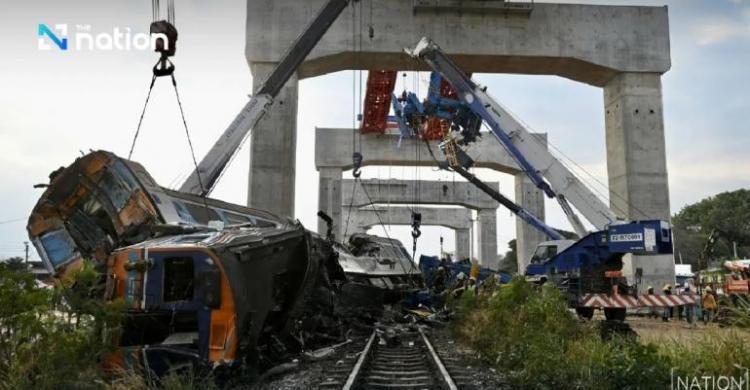 Crane Ambruk Timpa Kereta Ekspres Thailand  Seluruh Korban Telah Terdata