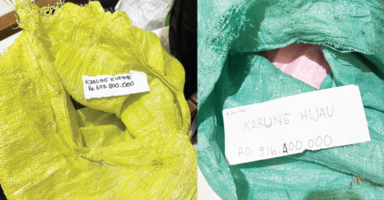 Diserahkan Pengepul Ke Bupati Sudewo Uang 2 6 Miliar Diikat Karet  Disimpan Di Dalam Karung