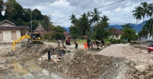 Gotong Royong Warga Dan TNI  Pembangunan Jembatan Bailey Hingga Armco Dikebut