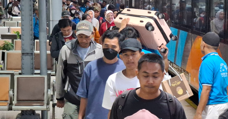 KAI Batalkan 82 Perjalanan Kereta Api  8 615 Tiket Dikembalikan Akibat Banjir