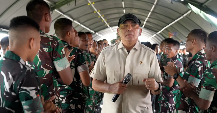 Kunjungi Yonif TP 861  Menhan Minta TNI Menyatu Dengan Rakyat