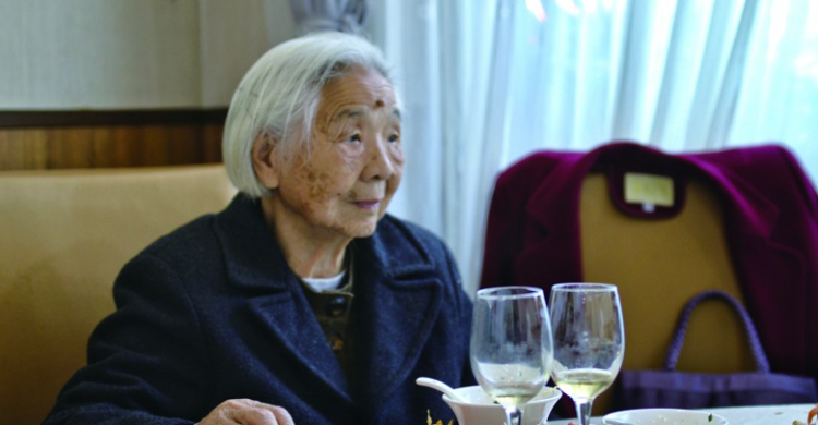 Nenek 101 Tahun Gemar Begadang