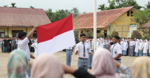 Ortu Murid Angkat Tangan  Kepsek Di Aceh Tamiang Pakai Dana BOS Bersihin Sekolah