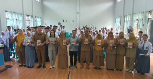 Politisi dan Guru Apresiasi Buku Puisi Sang Pengacara Kurnianto Purnama