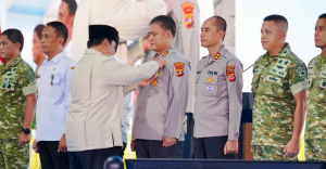 Prabowo Anugerahkan Tanda Kehormatan Kepada Polri Di Panen Raya Nasional