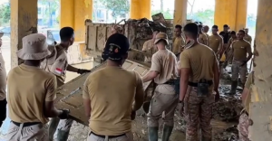 Pulihkan Layanan Publik  Praja IPDN Bersihkan Kantor Pemda Aceh