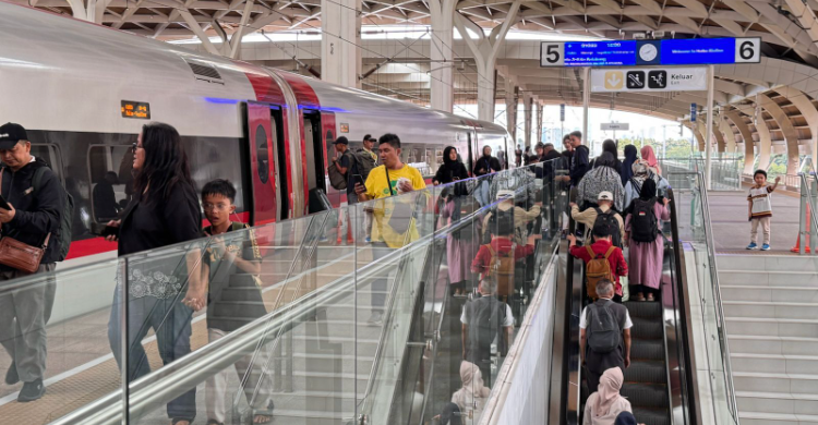 Puncak Arus Balik  72 Persen Penumpang Whoosh Bergerak dari Bandung ke Jakarta
