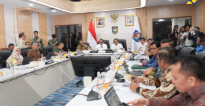 Rapat Tiga Menteri Kementerian PU Tancap Gas Tangani 1 459 Titik Bencana di Sumatera