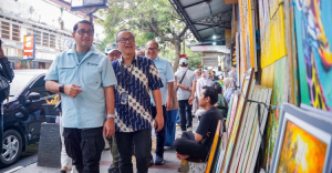 Sambangi Cihapit Dan Braga  Menteri Ekraf Dorong IP Lokal Jabar Go Global