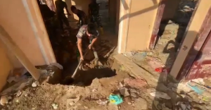 Sekop dan Cangkul Jadi Andalan Prajurit TNI Bersihkan Rumah Warga di Sumut