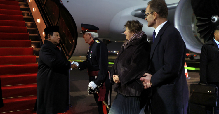 Sudah Tiba di Inggris Prabowo Bakal Bahas Ekonomi dan Maritim dengan Raja Charles III dan PM Starmer