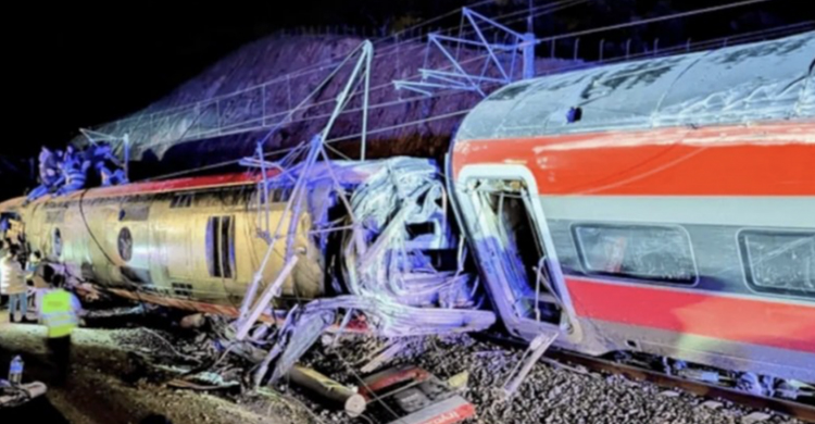 Tabrakan Kereta Cepat Di Spanyol  21 Orang Tewas