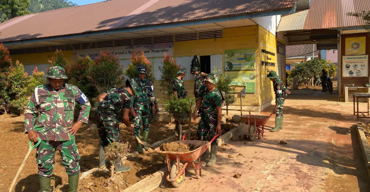 Tak Hanya Bersih bersih  TNI Renovasi Rumah dan Sekolah Pascabanjir Aceh