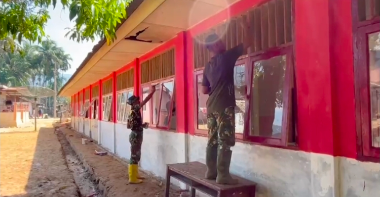 TNI Bersihkan Sekolah dan Tempat Ibadah di Sumut Sebagian Besar Sudah Rampung