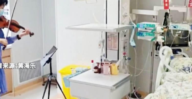 Undang Pemain Biola  Anak Hibur Ibu di ICU