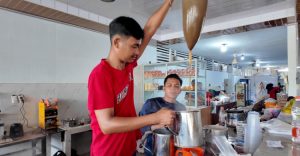 Warung Kopi di Aceh Tamiang Buka Lagi Pascabanjir  Pembeli Ramai