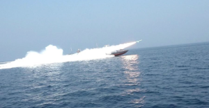 Digertak Trump  Iran Rusia China Latihan Perang Di Selat Hormuz