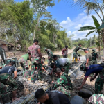 TNI dan Warga Gotong Royong Bangun Jembatan Perintis di Desa Desa Aceh