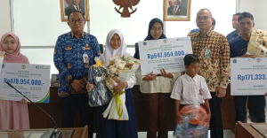 Ahli Waris Korban Tragedi Bantargebang Terima Santunan BPJS Ketenagakerjaan