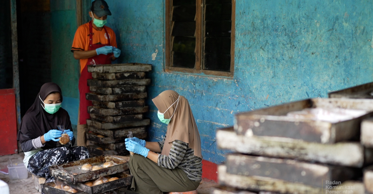 Berkat MBG  UMKM Roti Sukoharjo Naikkan Produksi Jadi 2 500 Per Hari