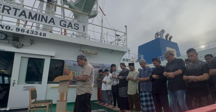 Demi Pastikan Energi Aman Idul Fitri  Pelaut Pertamina Patra Niaga Tetap Bertugas Di Lautan