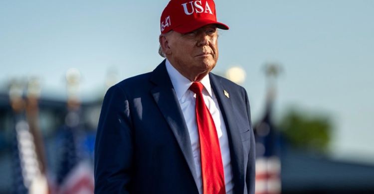 Harga Minyak 100 Dolar AS per Barel  Trump  Harga Kecil Demi Keamanan Dunia