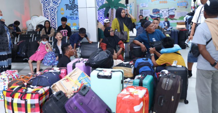 Lebaran  268 Ribu Orang Gunakan Commuter Line Jabodetabek  Merak dan Basoetta