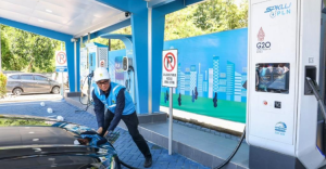 Pindah ke EV  Sopir Taksi Online Hemat Biaya Operasional hingga 65 Persen