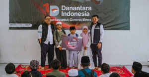 Satu Tahun Danantara Indonesia ASDP Bagikan 2 000 Paket Sekolah Dukung Pendidikan Generasi Muda