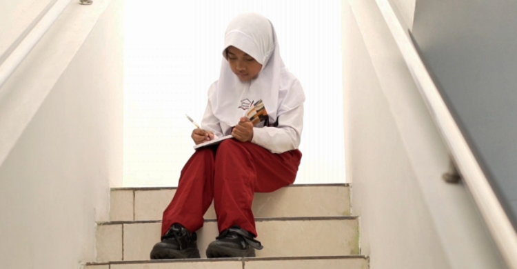 Berkat Sekolah Rakyat  Raisa Kini Makan 3x Sehari  Punya Kasur hingga Tumbler