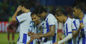 Persib Tundukkan Semen Padang  Beckham  3 Poin yang Tidak Mudah