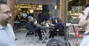 Serangan AS Israel Masih Berlangsung Warga Teheran Tetap Nikmati Kopi Di Cafe