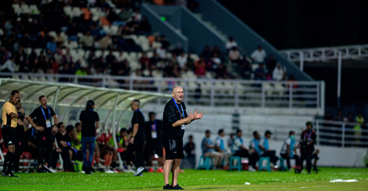 Tavares Waspadai Kebangkitan Persita  Persebaya Fokus Mental