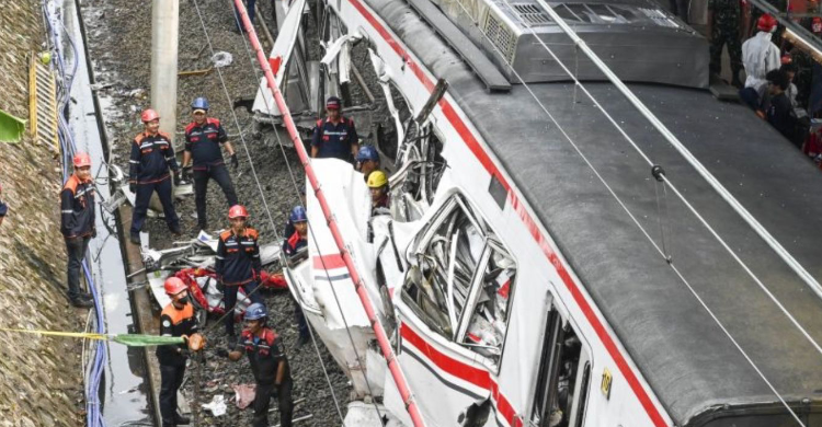 Update Korban Kecelakaan Kereta Api Bekasi 16 Orang Meninggal  48 Orang Masih Dirawat