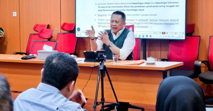 Beri Kuliah S3  Bamsoet  Pembaharuan Hukum Harus Hadirkan Keadilan Substantif