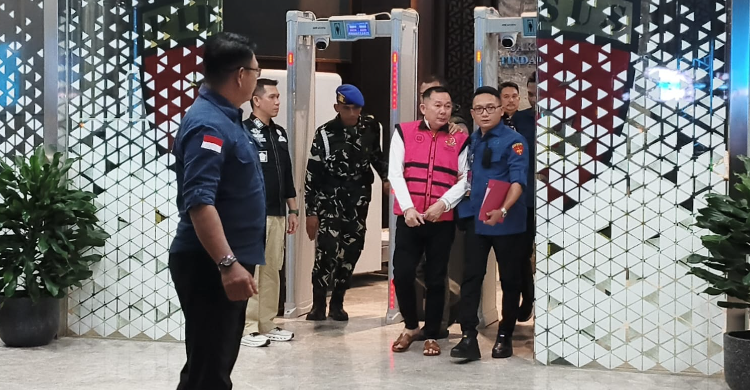 Kejagung Tahan Bos Tambang Kalbar di Kasus Korupsi Bauksit Ilegal