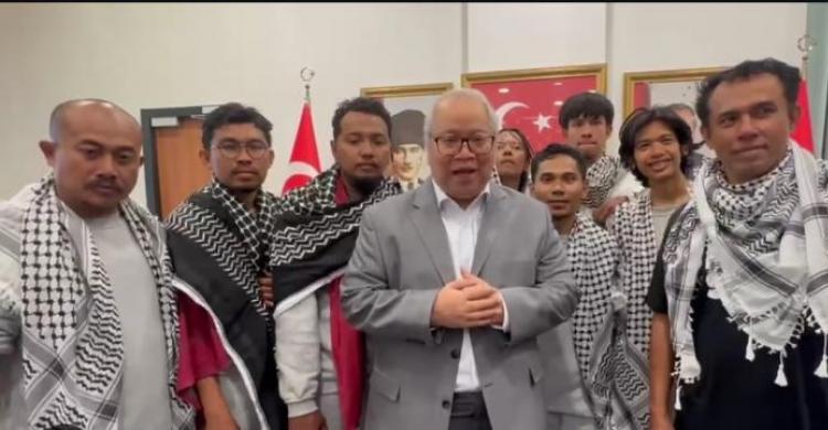 WNI Yang Dibebaskan Israel Tiba Di Istanbul  Menlu RI Lakukan Video Call
