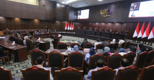 MK Tolak Gugatan Anggota DPR Harus S2